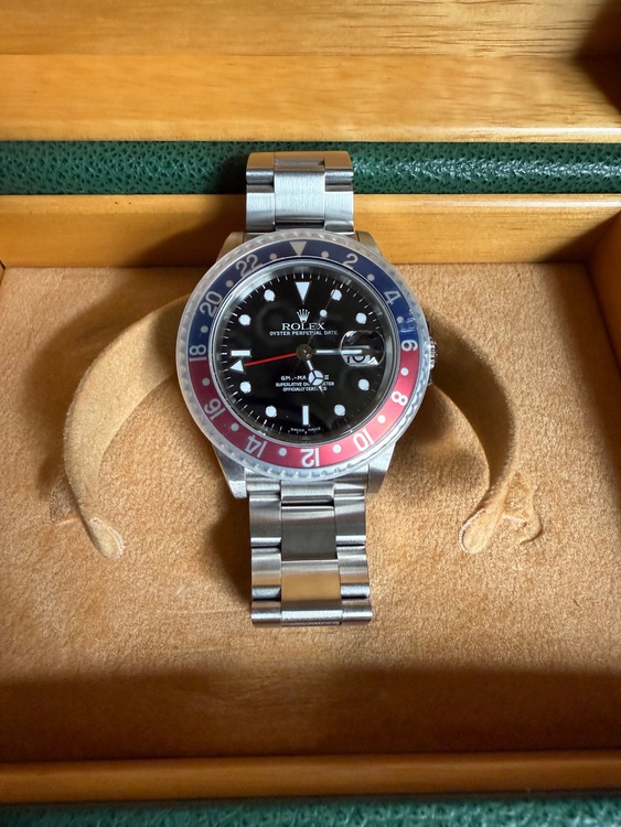 GMTマスター　ペプシ（高級時計）の商品画像 - 査定依頼日：2025年7月5日 - 最高査定価格：1,900,000円