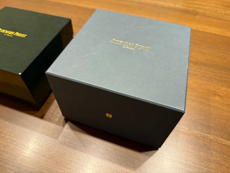 オーデマピゲ ロイヤルオーク （高級時計）の商品画像 - 査定依頼日：2025年2月1日 - 最高査定価格：5,000,000円