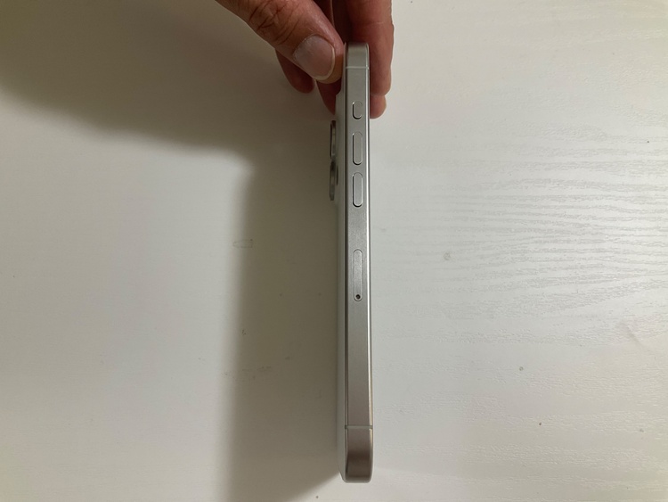 iPhone 15 Pro 128GB SIMフリー（スマホ）の商品画像 - 査定依頼日：2026年4月28日 - 最高査定価格：74,000円