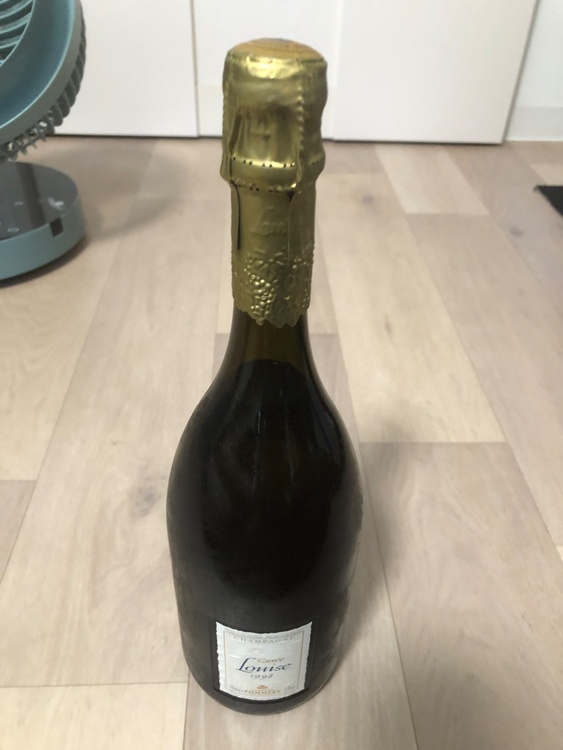 キュヴェ・ルイーズ・ブリュット [1998] 750ml / Cuvee Louise Brut　ギフトボックス入り（お酒）の商品画像 - 査定依頼日：2026年9月3日 - 最高査定価格：18,000円