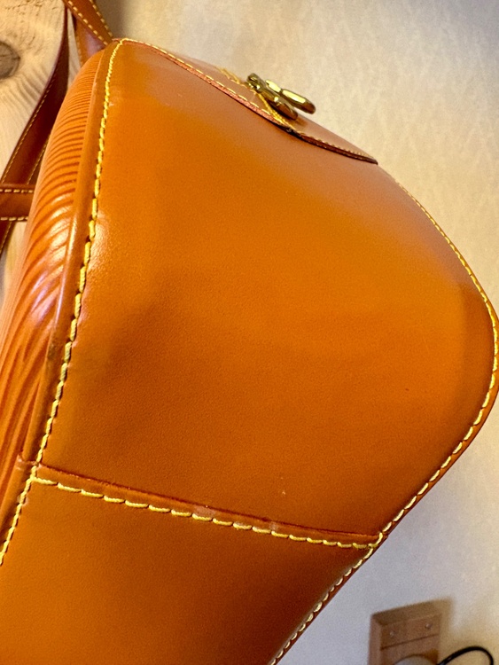 LOUIS VUITTON エピヴォルテール　ケニアブラウンM52438 新同品（ブランドバッグ）の商品画像 - 査定依頼日：2026年2月4日 - 最高査定価格：40,000円