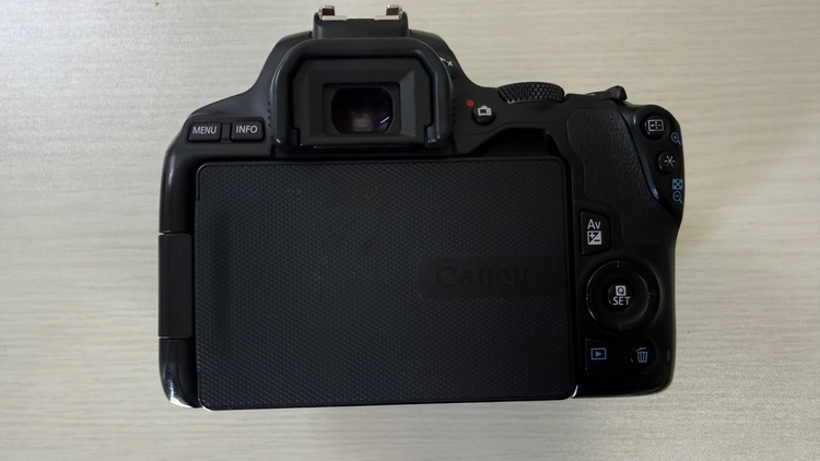 Canon EOSkiss x10（カメラ）の商品画像 - 査定依頼日：2026年8月1日 - 最高査定価格：40,000円