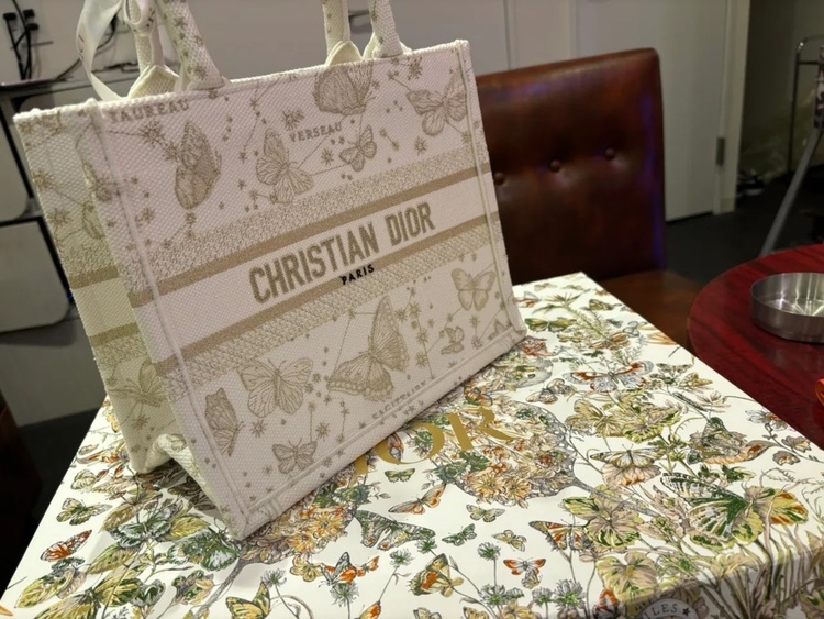 ブックトート（ブランドバッグ）の商品画像 - 査定依頼日：2025年7月14日 - 最高査定価格：200,000円