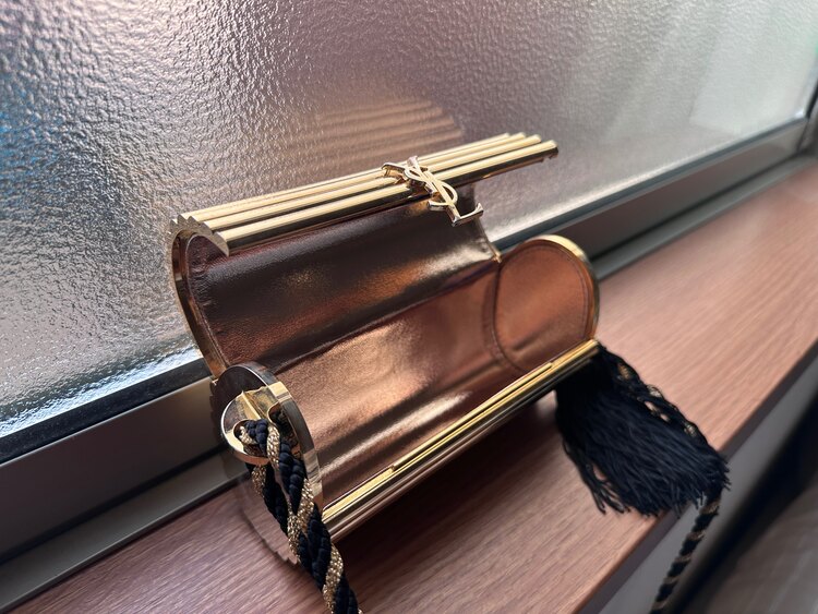 イブサンローラン  （ブランドバッグ）の商品画像 - 査定依頼日：2025年4月1日 - 最高査定価格：75,000円