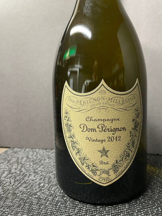 ドンペリ2012 正規品（お酒）の商品画像 - 査定依頼日：2025年5月2日 - 最高査定価格：108,000円