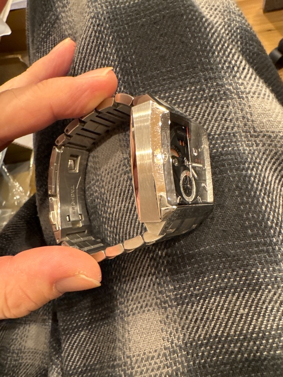 タグホイヤー モナコ CAL2110-0 RMV070（高級時計）の商品画像 - 査定依頼日：2026年1月22日 - 最高査定価格：450,000円