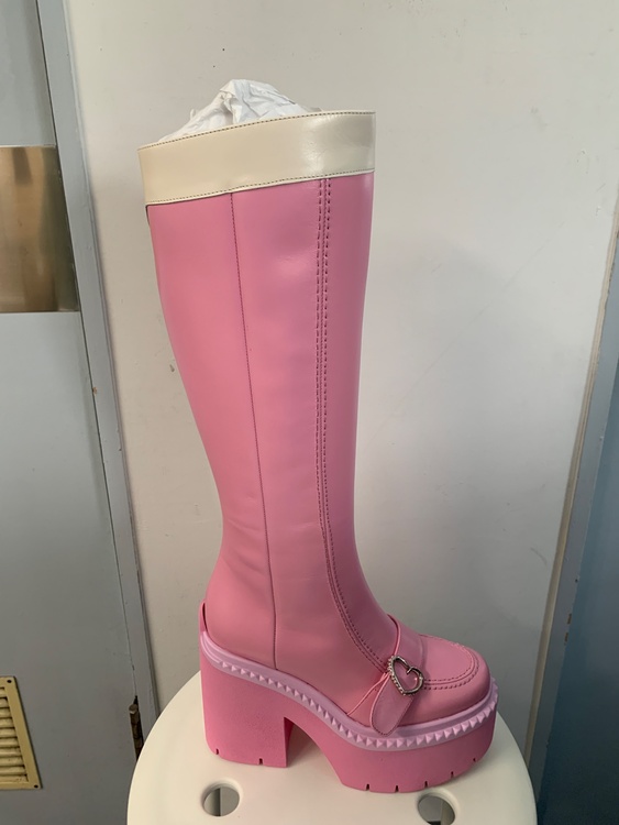 Jimmy Chooとセーラームーンコラボブーツ（古着・ファッション）の商品画像 - 査定依頼日：2026年3月22日 - 最高査定価格：50,000円