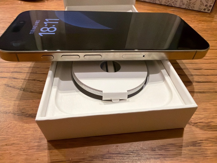 iPhone16PRO（スマホ）の商品画像 - 査定依頼日：2025年11月19日 - 最高査定価格：124,000円