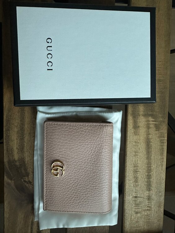 二つ折り財布（古着・ファッション）の商品画像 - 査定依頼日：2025年4月26日 - 最高査定価格：7,000円