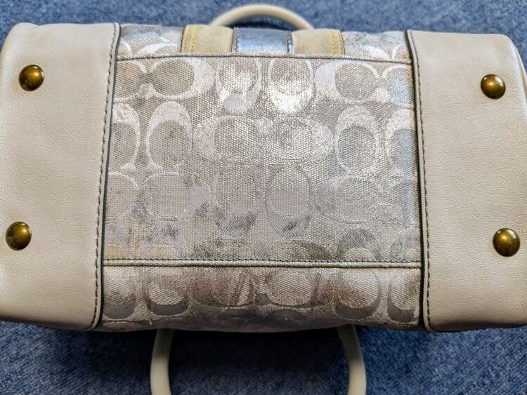 2186（ブランドバッグ）の商品画像 - 査定依頼日：2025年2月13日 - 最高査定価格：2,500円