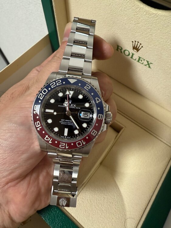 ロレックス GMTマスター 126710blr（高級時計）の商品画像 - 査定依頼日：2024年12月17日 - 最高査定価格：2,860,000円