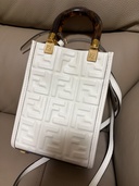 （FENDI）のサンシャイン ショッパー ミニ型番：8BS051（ブランドバッグ）の商品画像 - 査定依頼日：2026年9月3日 - 最高査定価格：80,000円