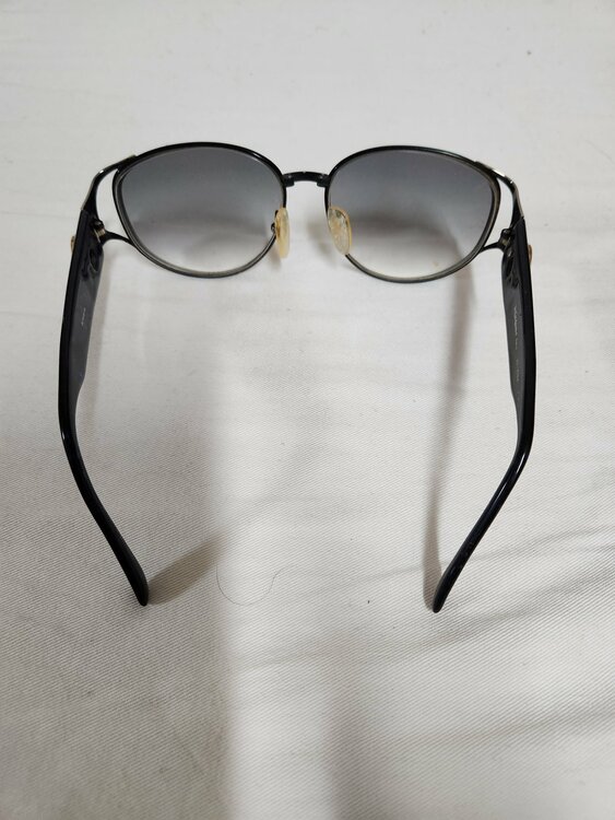 イブサンローラン  （ブランドバッグ）の商品画像 - 査定依頼日：2026年2月26日 - 最高査定価格：1,200円