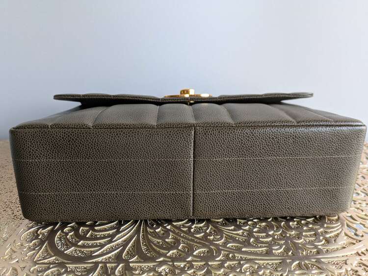 キャビアスキン ショルダーバッグ ブラウン（ブランドバッグ）の商品画像 - 査定依頼日：2025年5月24日 - 最高査定価格：650,000円