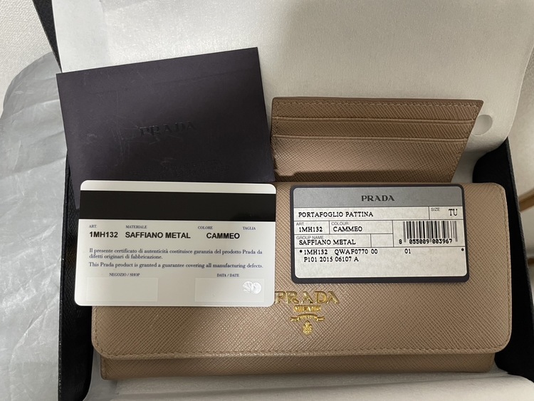 1MH132 SAFFIANO METAL CAMMEO（ブランド財布・小物）の商品画像 - 査定依頼日：2026年1月19日 - 最高査定価格：15,000円