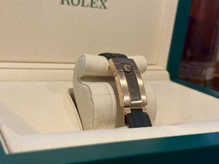 ロレックス コスモグラフ デイトナ ブラック × ピンク（高級時計）の商品画像 - 査定依頼日：2025年4月27日 - 最高査定価格：5,050,000円