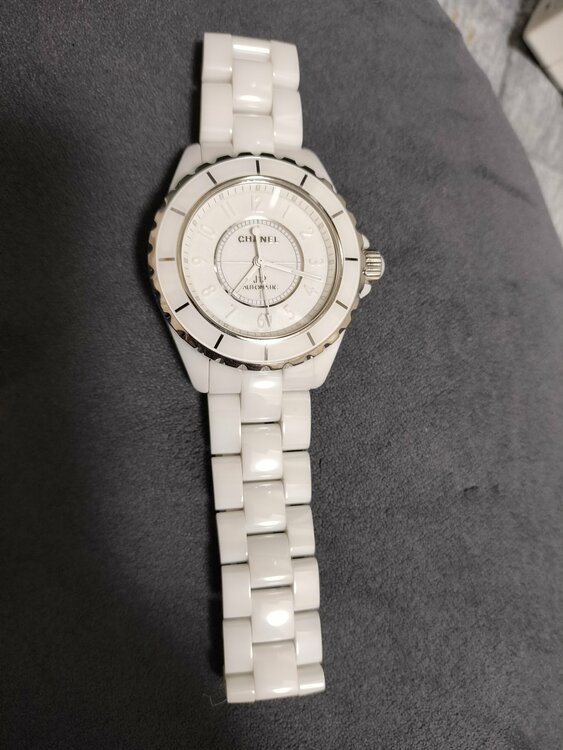 シャネル J12 ホワイトファントム38 mm(H3443 )（高級時計）の商品画像 - 査定依頼日：2026年1月14日 - 最高査定価格：295,000円