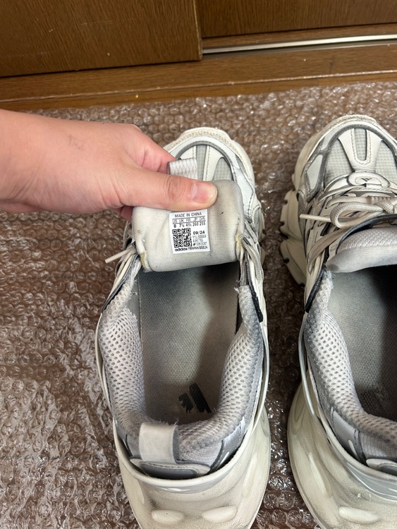 adidasXLG Runner deluxe（古着・ファッション）の商品画像 - 査定依頼日：2026年2月19日 - 最高査定価格：100,000円