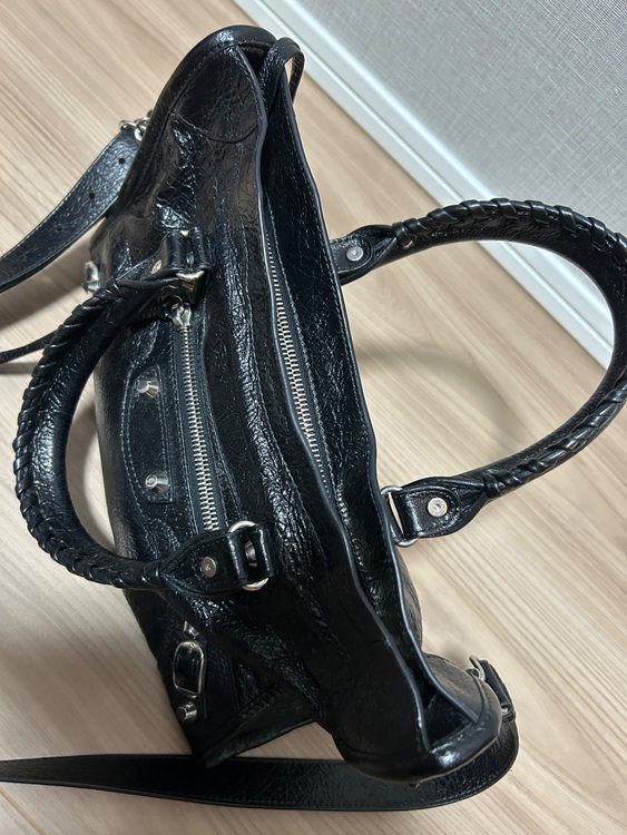 バレンシアガ  （ブランドバッグ）の商品画像 - 査定依頼日：2025年8月15日 - 最高査定価格：150,000円