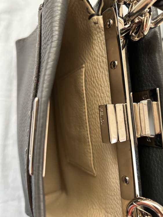 型番：8BN244 シリアル：N49-56-20213（ブランドバッグ）の商品画像 - 査定依頼日：2025年9月15日 - 最高査定価格：240,000円