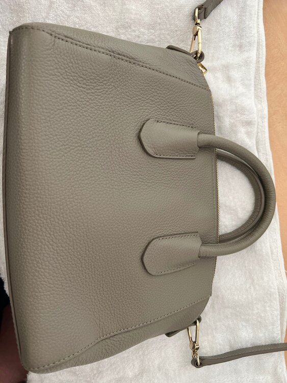 FURLA 2Wayバック（ブランドバッグ）の商品画像 - 査定依頼日：2025年2月17日 - 最高査定価格：5,000円