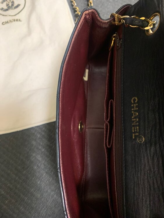 ヴィンテージ　ショルダーバック（ブランドバッグ）の商品画像 - 査定依頼日：2024年1月10日 - 最高査定価格：300,000円