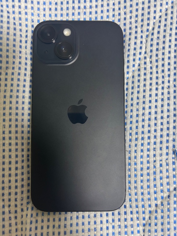 iPhone15ブラック　赤ロムです。（スマホ）の商品画像 - 査定依頼日：2025年6月8日 - 最高査定価格：73,000円