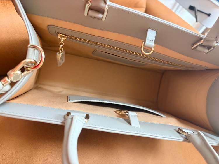 ブルガリバッグ  （ブランドバッグ）の商品画像 - 査定依頼日：2025年12月23日 - 最高査定価格：35,000円