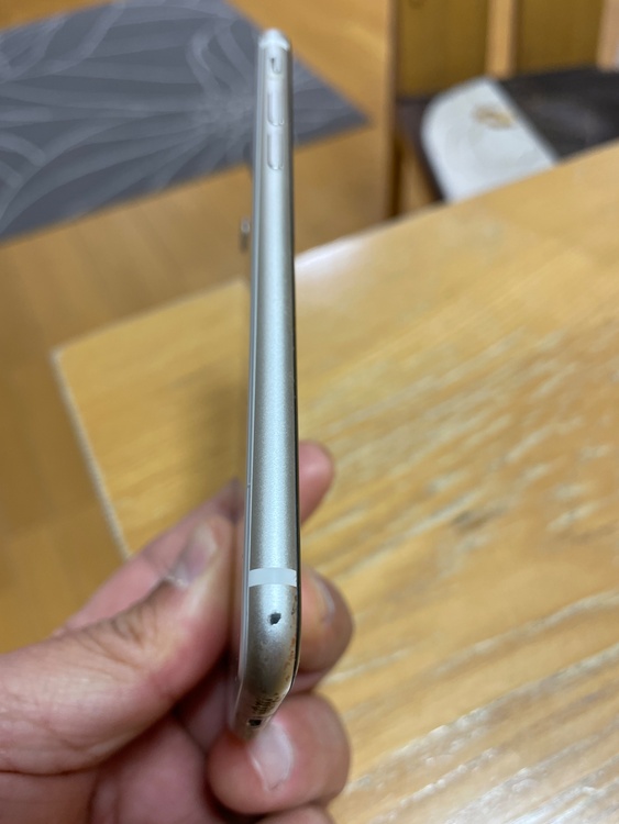 iPhone SE (第 3 世代) 64GB SIMフリー（スマホ）の商品画像 - 査定依頼日：2026年1月24日 - 最高査定価格：35,000円