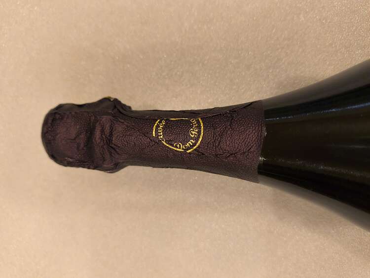 シャンパン ドン・ペリニヨン （お酒）の商品画像 - 査定依頼日：2025年2月19日 - 最高査定価格：39,000円