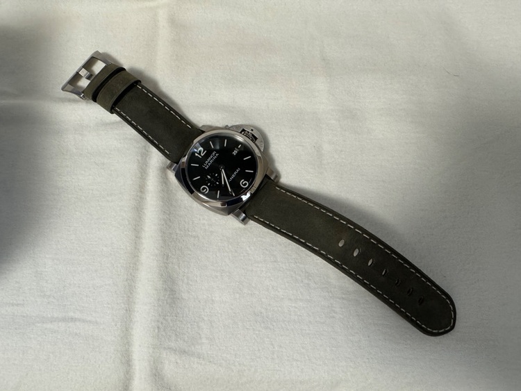 ルミノールマリーナチタニオPAM03325グリーンサンブラッシュダイヤル（高級時計）の商品画像 - 査定依頼日：2025年8月10日 - 最高査定価格：1,200,000円