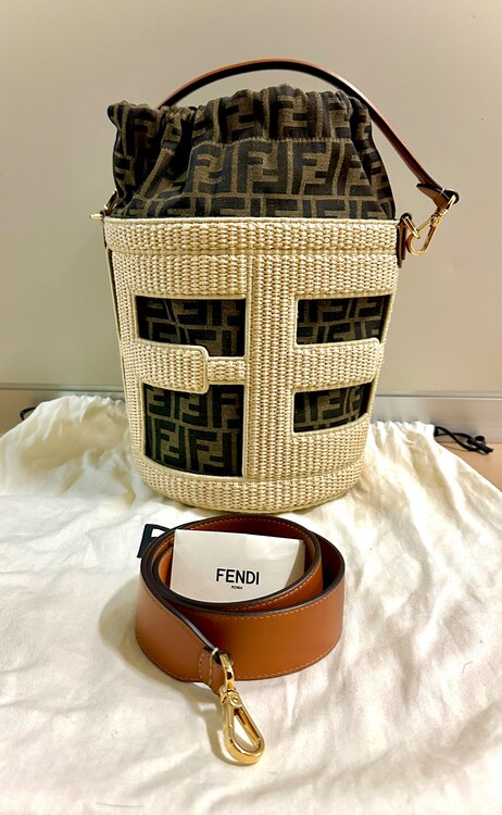 フェンディ  （ブランドバッグ）の商品画像 - 査定依頼日：2025年6月2日 - 最高査定価格：110,000円