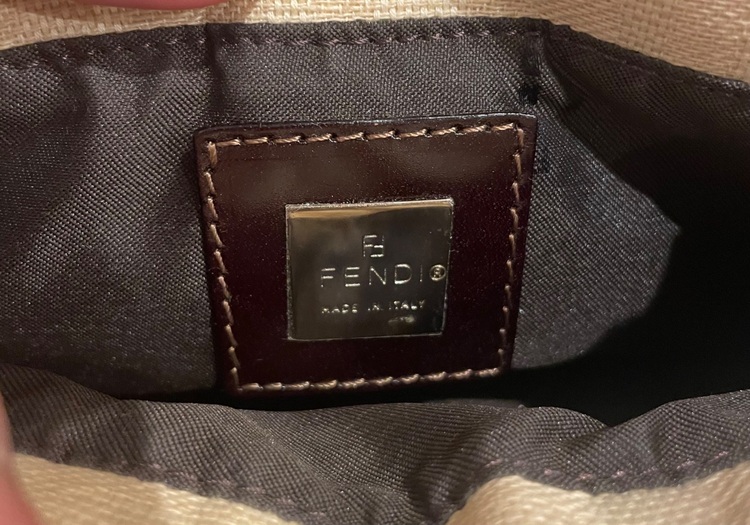 FENDI マンマバケット（ブランドバッグ）の商品画像 - 査定依頼日：2025年10月19日 - 最高査定価格：60,000円