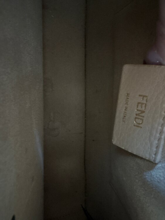 フェンディ  （ブランドバッグ）の商品画像 - 査定依頼日：2025年4月24日 - 最高査定価格：60,000円