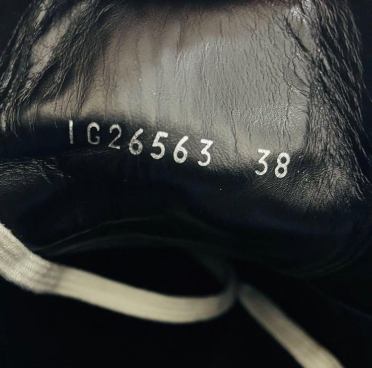 シャネル レザースニーカー（古着・ファッション）の商品画像 - 査定依頼日：2025年9月3日 - 最高査定価格：20,000円