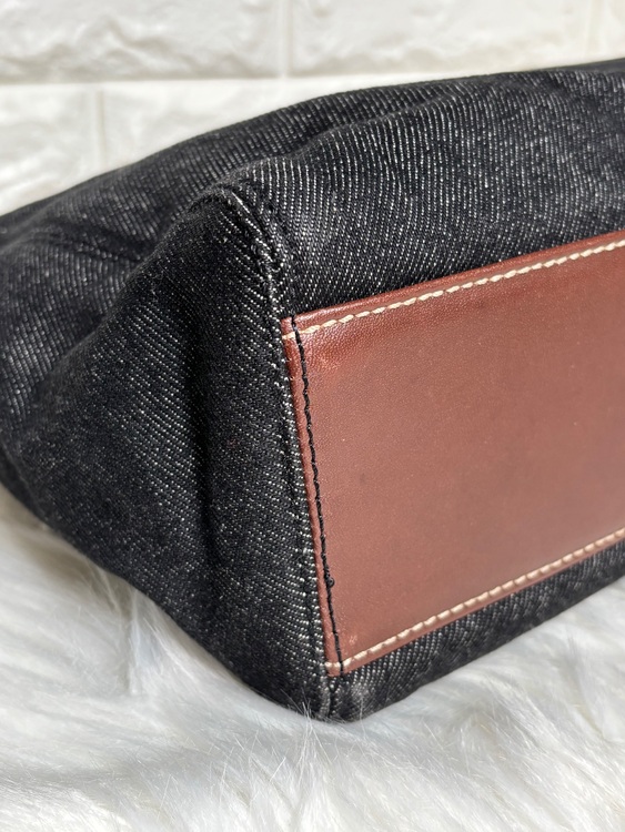 シャネル　デニム  トートバック（ブランドバッグ）の商品画像 - 査定依頼日：2025年10月30日