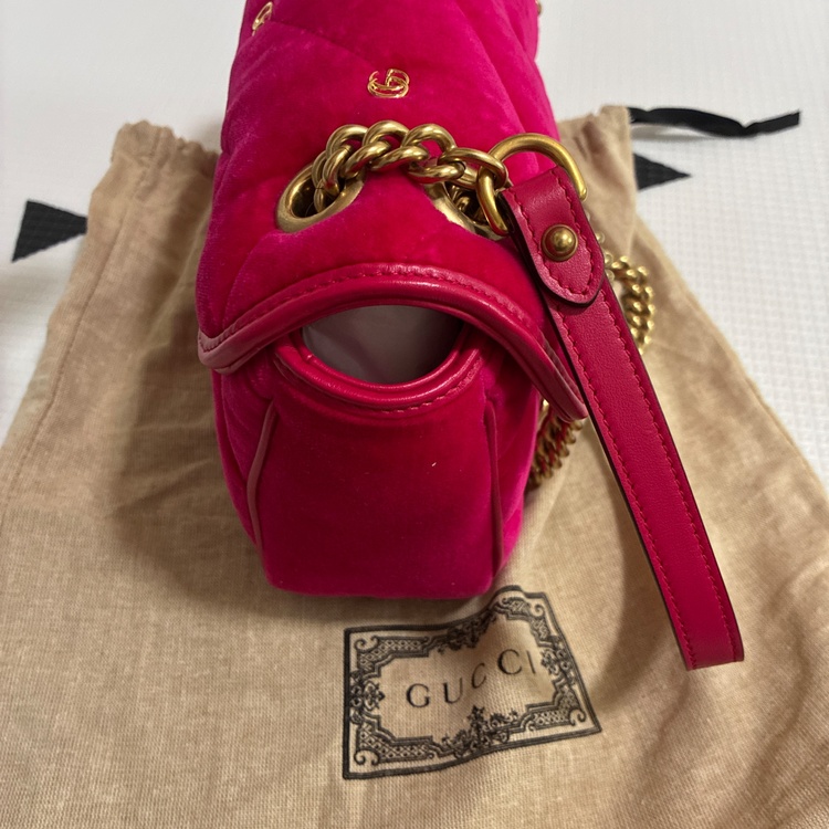 ベルベット ショルダーバッグ（ブランドバッグ）の商品画像 - 査定依頼日：2026年2月21日 - 最高査定価格：100,000円