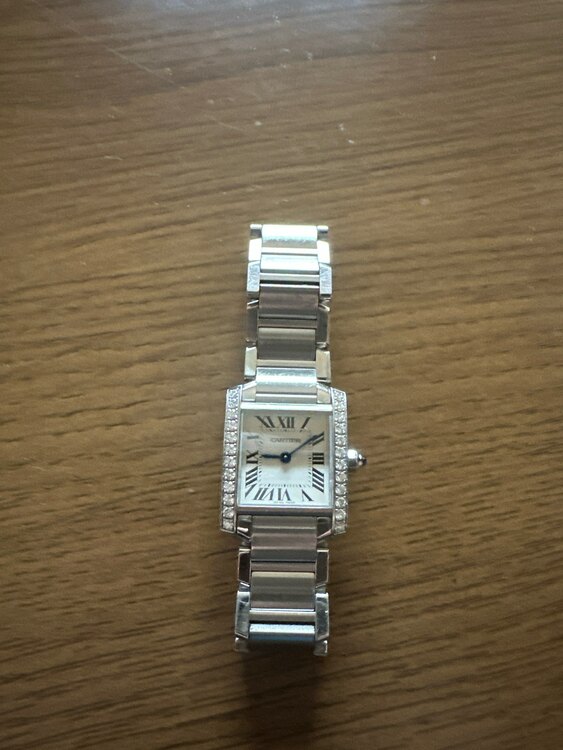 カルティエ タンクフランセーズSM ダイヤベゼル（高級時計）の商品画像 - 査定依頼日：2025年4月20日 - 最高査定価格：1,000,000円