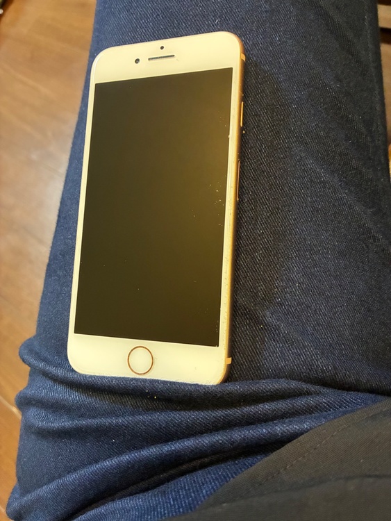 iphone8（スマホ）の商品画像 - 査定依頼日：2026年6月10日 - 最高査定価格：6,000円