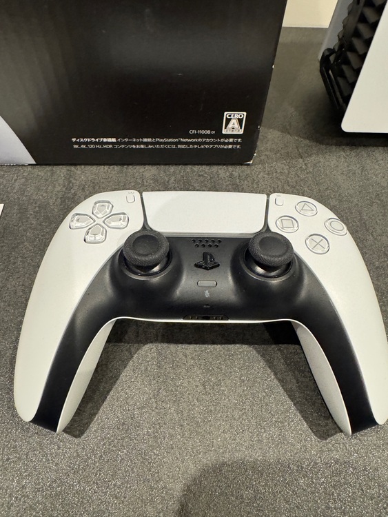 PlayStation5・CFI-1000B01（ゲーム機本体・ゲームソフト）の商品画像 - 査定依頼日：2025年10月27日 - 最高査定価格：35,000円