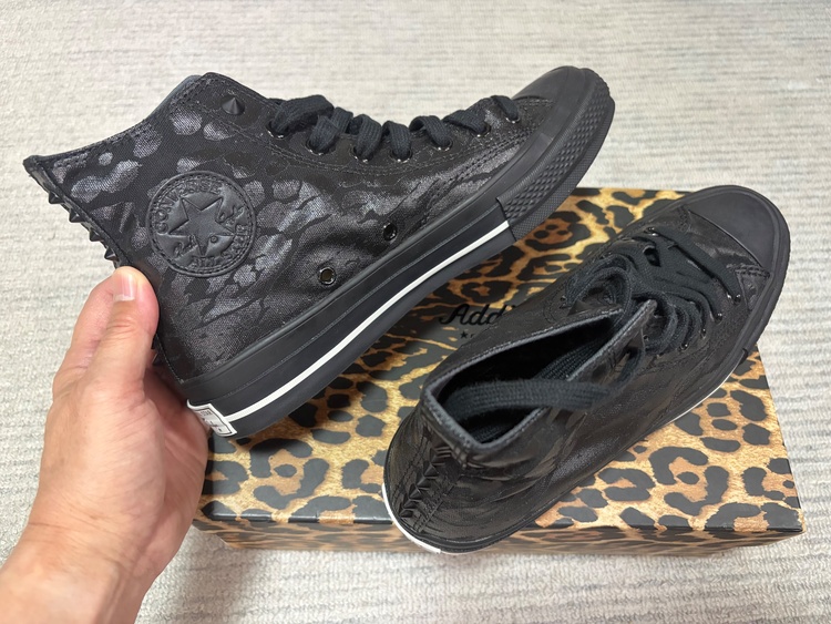 スニーカー（converseとのコラボ）（古着・ファッション）の商品画像 - 査定依頼日：2026年7月3日 - 最高査定価格：5,000円
