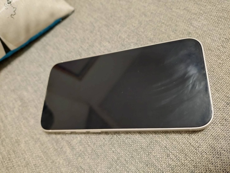 iPhone iPhone 13 128GB au（スマホ）の商品画像 - 査定依頼日：2026年7月6日 - 最高査定価格：40,000円