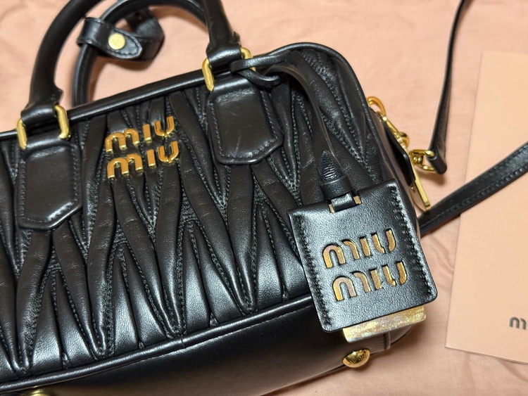 ミュウミュウ  （ブランドバッグ）の商品画像 - 査定依頼日：2025年9月20日 - 最高査定価格：210,000円