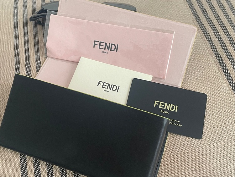 フェンディ（ブランドバッグ）の商品画像 - 査定依頼日：2026年7月13日 - 最高査定価格：5,000円