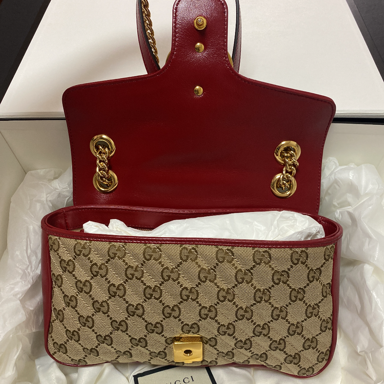 443497 HVKEG 8561（ブランドバッグ）の商品画像 - 査定依頼日：2021年10月6日 - 最高査定価格：160,000円