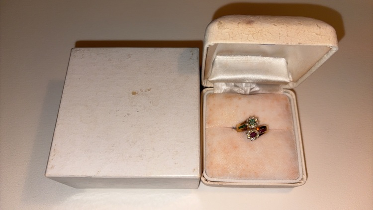 エメラルド＆ルビー、メレダイヤ指輪（宝石）の商品画像 - 査定依頼日：2025年8月29日 - 最高査定価格：60,000円