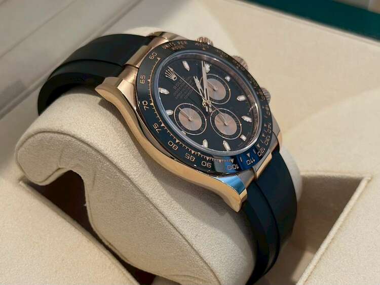 ロレックス コスモグラフ デイトナ ブラック × ピンク（高級時計）の商品画像 - 査定依頼日：2025年4月27日 - 最高査定価格：5,050,000円