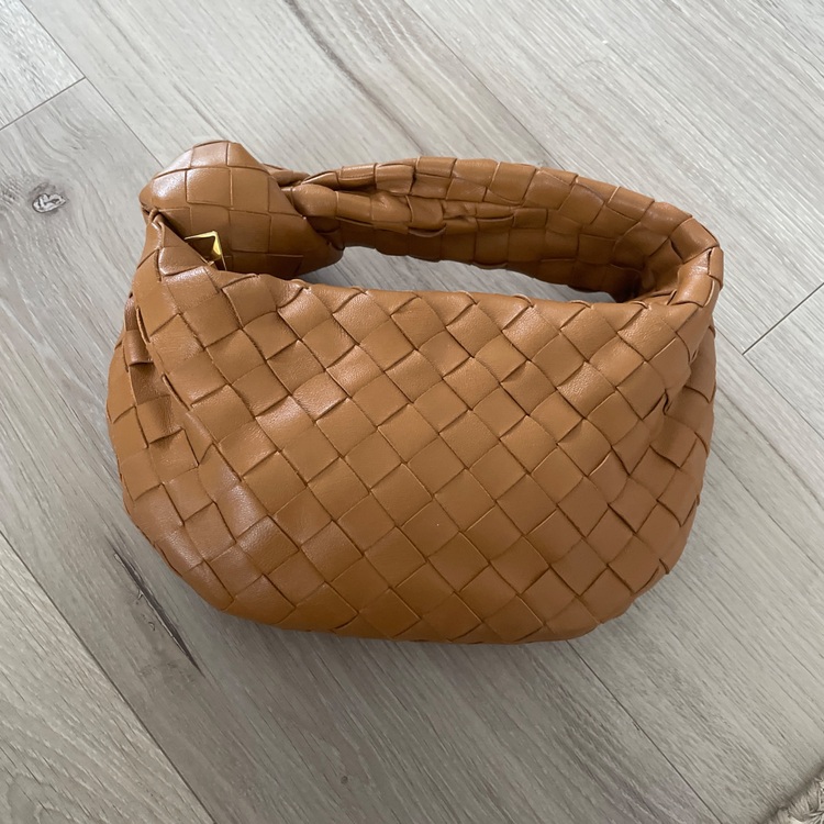 ボッテガ・ヴェネタ  （ブランドバッグ）の商品画像 - 査定依頼日：2025年8月21日 - 最高査定価格：160,000円