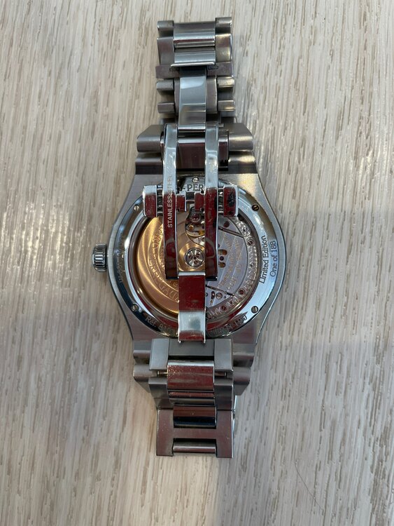 ジラールペルゴロレアート81010-11-635-11A （高級時計）の商品画像 - 査定依頼日：2025年1月22日 - 最高査定価格：1,400,000円