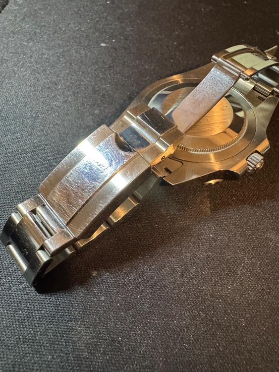 ロレックス GMTマスター 126710BLNR（高級時計）の商品画像 - 査定依頼日：2025年10月26日 - 最高査定価格：2,580,000円